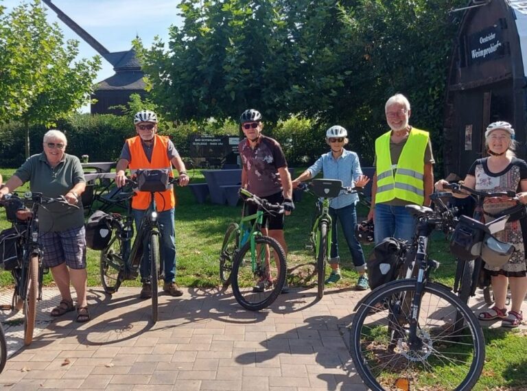 GRÜNE radelten für eine Raddirektverbindung